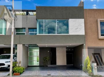 Casa · 192m² · 3 Recámaras · 2 Estacionamientos · Venta de Casa en La Antigua Cementera, Tres Recamaras, con Roof Garden