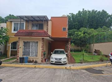 Casa de 3 habitaciones, Córdoba · Se Vende Casa en Fraccionamiento Privado Tulipanes en Cordoba Ver