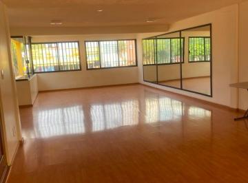 Casa de 4 habitaciones, Naucalpan de Juárez · Funcional y Amplia Casa con Uso de Suelo