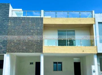 Casa · 226m² · 4 Recámaras · 2 Estacionamientos · Casa en Venta en Guadalupe