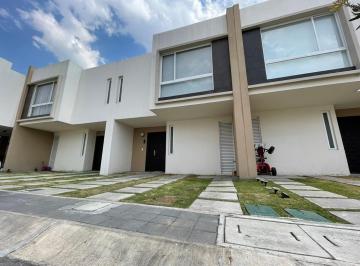 Casa · 116m² · 3 Recámaras · 2 Estacionamientos · Casa en Renta en Paseo Arboledas