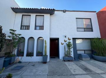 Casa · 230m² · 3 Recámaras · 3 Estacionamientos · Casa en Venta en Cholula Zerezotla