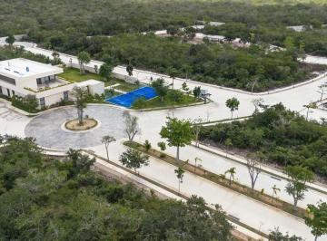 1 · Terreno en Privada Residencial a un Costado del Country Club, Merida