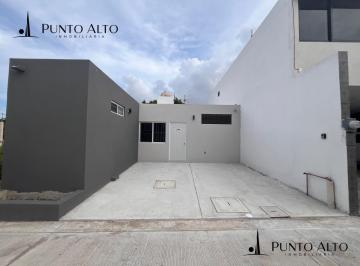 Casa · 86m² · 2 Recámaras · 2 Estacionamientos · Casa de un Piso con Patio en Venta en La Col. Luna Luna