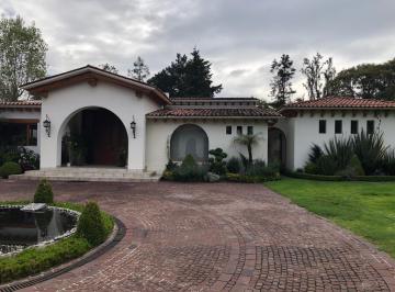 Casa · 633m² · Casa en Venta en San Carlos, Metepec