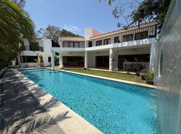 Casa · 900m² · 4 Recámaras · 2 Estacionamientos · Casa en Fraccionamiento Club de Golf Villa Rica de 4 Recamaras y Alberca