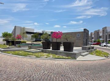 9332edd102e34e2f179eecef3e27438229d85dda997ee6e6860ead44b469e2d6 · Casa en Renta en Altos de Juriquilla, Condominio Atia