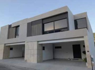 Casa de 3 habitaciones, Santiago · Casa en Venta Carretera Nacional