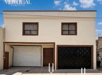 Casa · 235m² · 2 Recámaras · 1 Estacionamiento · Casa - Juan Guereca