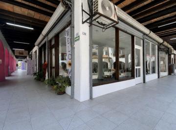 Local comercial , Puerto Vallarta · Local de 50 m² con 2 Baños en Renta en Las Glorias