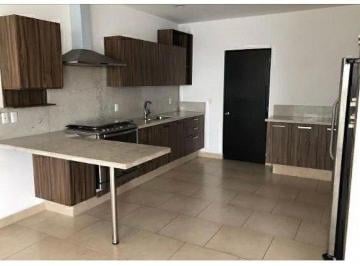 Casa de 3 habitaciones, Querétaro · Casa en Renta Juriquilla Cumbres del Lago, Aire Acondicionado. Amenidades