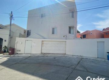 Casa · 400m² · 3 Recámaras · 3 Estacionamientos · Casa en Lomas de Rosales