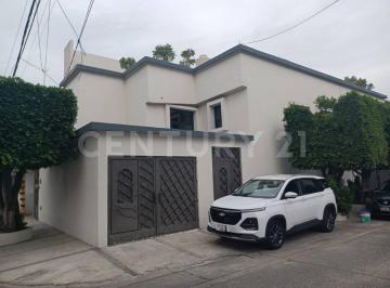 Casa · 281m² · 3 Recámaras · 3 Estacionamientos · Casa en Venta en Valle Dorado, Tlalnepantla, Mex.
