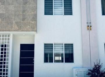 Casa · 120m² · 3 Recámaras · 2 Estacionamientos · Renta de Casa en Jardines del Sur 6 Amueblada