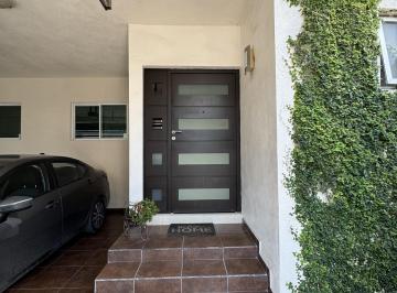 Casa · 301m² · 3 Recámaras · 2 Estacionamientos · Casa en Venta Cumbres Elite 8vo Sector - Arriba de Leones, Monterrey