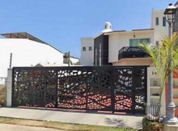 Casa de 4 habitaciones, Puerto Vallarta · Hermosa Casa en Venta en Fovissste 100, Fluvial Valalarta, Jalisco