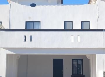 Casa · 220m² · 4 Recámaras · 2 Estacionamientos · Casa Amueblada Las Lomas