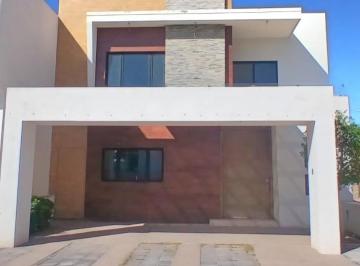 Casa · 237m² · 4 Recámaras · 2 Estacionamientos · Circuito Ciruelos, Altozano, Torreón Coah