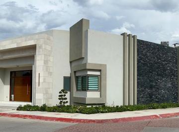 Casa · 420m² · 3 Recámaras · 2 Estacionamientos · Casa Nueva en Renta Sector Residencial Saltillo Al Norte