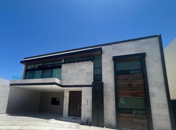 Casa · 310m² · 3 Recámaras · 2 Estacionamientos · Casa en Renta 4 Recamaras Residencial La Escondida