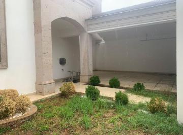 Casa · 430m² · 5 Recámaras · 2 Estacionamientos · Casa en Renta San Patricio Al Norte Saltillo