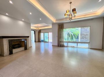 Casa · 350m² · 4 Recámaras · 3 Estacionamientos · Casa en Renta - Residencial San Patricio Plus 4 Recamaras