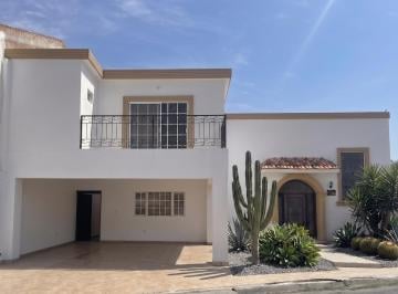 Casa de 5 habitaciones, Torreón · Residencia en El Fresno – Privacidad y Confort Espacial