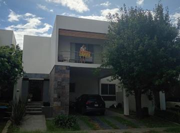 Casa en condominio de 4 habitaciones, Zapopan · Casa en Renta en Residencial Los Olivos, Zapopan