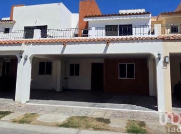 Casa · 1m² · 3 Recámaras · 2 Estacionamientos · Casa en Venta en Fracc. La Joya, Mazatlán, Sinaloa.