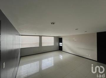 Departamento · 102m² · 2 Recámaras · 2 Estacionamientos · Departamento en Venta en Planta Baja