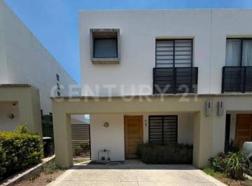 Casa · 105m² · 2 Recámaras · 3 Estacionamientos · Casa en Renta en Fraccionamiento Adamar
