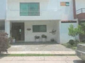 Casa · 154m² · 3 Recámaras · 2 Estacionamientos · Casa en Fraccionamiento Residencial Jardines Los Colomos