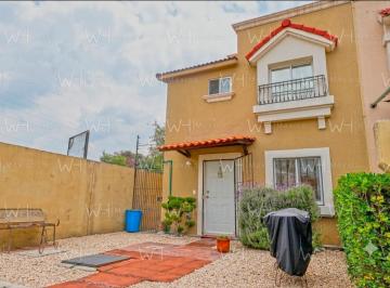 Casa · 80m² · 3 Recámaras · 2 Estacionamientos · Venta de Casa en Fraccionamiento Lomas Urbi, Calimaya Edo. de Mex.
