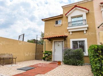 Casa · 80m² · 3 Recámaras · 2 Estacionamientos · Venta de Casa en Fraccionamiento Lomas Urbi, Calimaya Edo. de Mex.