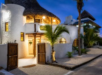 1 · Casa en Venta en Isla Holbox: Espaciosa Residencia de Dos Niveles