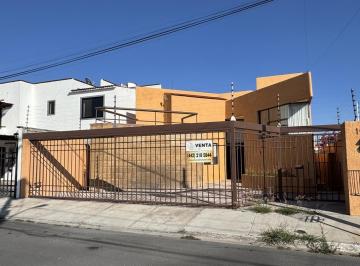 Casa · 225m² · 3 Recámaras · 3 Estacionamientos · Casa en Fraccionamiento Privada Juriquilla