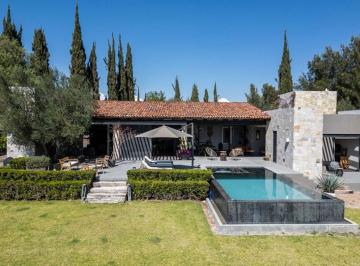 Casa de 4 habitaciones, San Miguel de Allende · Joya de Viñedo Contemporáneo en La Santisima Trinidadjoya Contemporánea en La Santísima