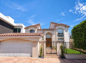 Casa de 5 habitaciones, Tijuana · Venta de Casa en La Colonia Jardines de Chapultepec en Tijuana en Baja California