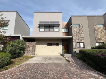 Casa en condominio · 243m² · 4 Recámaras · 2 Estacionamientos · Casa en Condominio en Altozano El Nuevo Queretaro