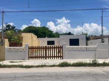 1 · Casa en Venta en Chicxulub Puerto a Cuadra y Media del Mar