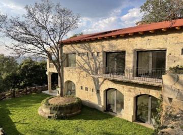 Casa · 350m² · 3 Recámaras · 3 Estacionamientos · Hermosa y Exclusiva Casa en Fincas de Sayavedra