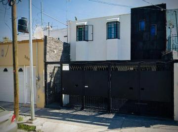 Casa · 3 Recámaras · 2 Estacionamientos · Casa en Monumental