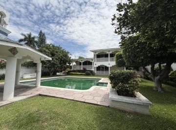 Casa · 762m² · 3 Recámaras · 6 Estacionamientos · Casa en Venta