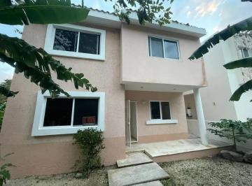 1 · Casa en Venta en Puerto Aventuras. Espaciosa Propiedad Habitacional con Patio