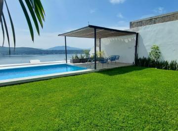 Casa · 234m² · 3 Recámaras · 2 Estacionamientos · Casa en Pueblo Tequesquitengo