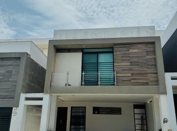 Casa · 266m² · 3 Recámaras · 2 Estacionamientos · Casa en Venta Cumbres Allegro