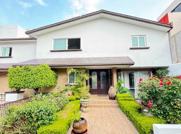 Casa de 3 habitaciones, Huixquilucan · Residencia de 481 m² con 2 Home Offices, Family Room, 2 Jardines y Cocina Remode
