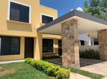 Casa en condominio de 3 habitaciones, Mérida · Casa en Renta en Gran Santa Fe a 2 Cuadras de Walmart Express en Privada con Vigilancia