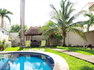 Casa de 4 habitaciones, Benito Juárez · Casa con Alberca Privada con Palapa, Palmeras y Jardín, en Venta