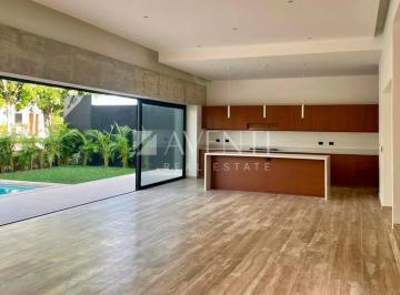 Casa · 420m² · 4 Recámaras · 4 Estacionamientos · Casa en Venta, Lagos del Sol Residencial, Cancún, Quintana Roo.